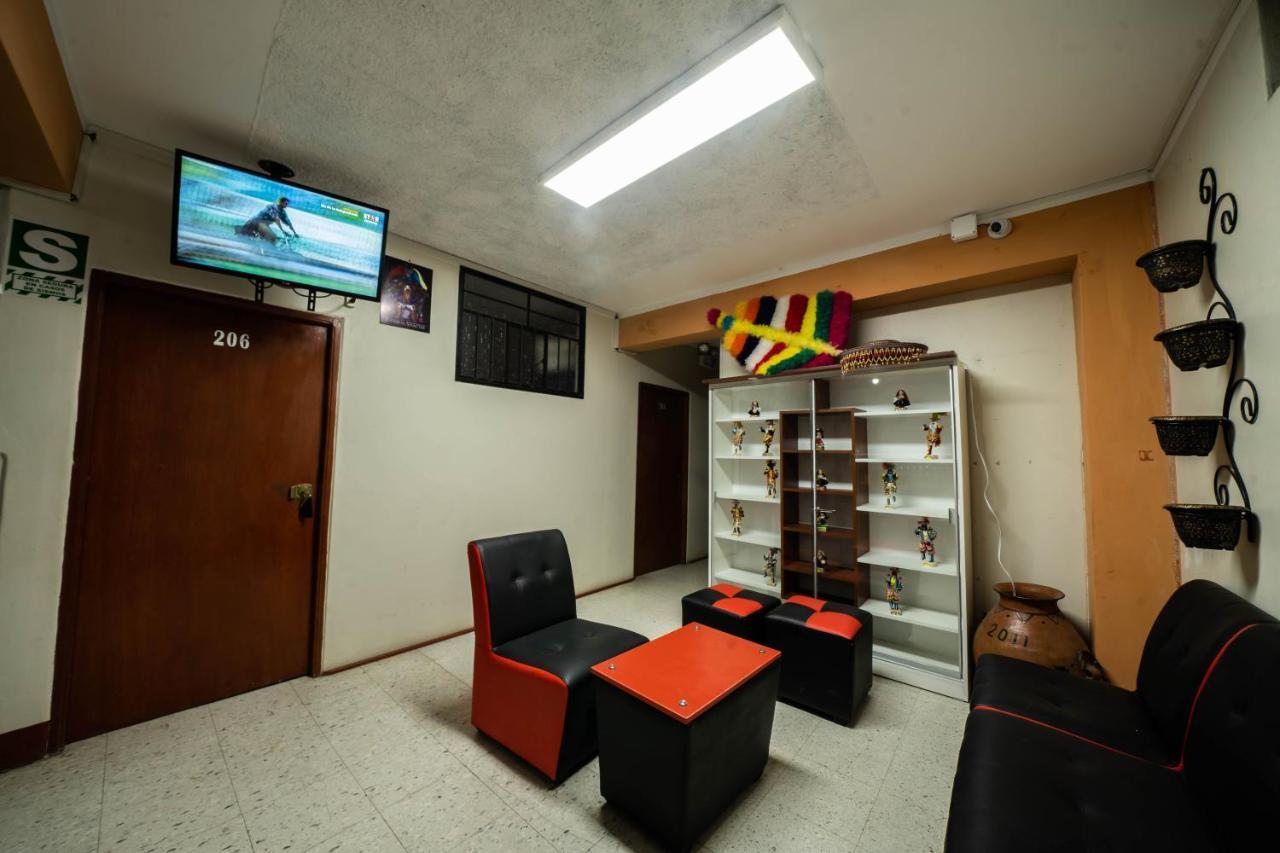 Hostal Tarapaca Hotel Huánuco Eksteriør billede